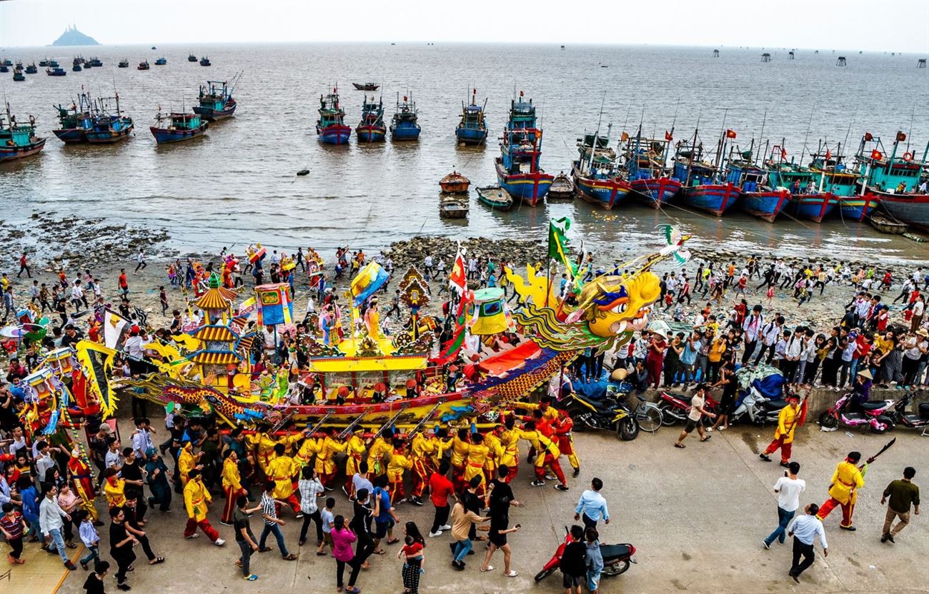 Văn hóa cộng đồng trong hoạt động đánh bắt hải sản của ngư dân làng Diêm Phố copy 007139